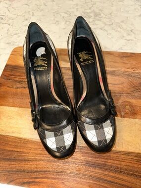 Burberry Black Plaid Leather Heels with Bow Detail